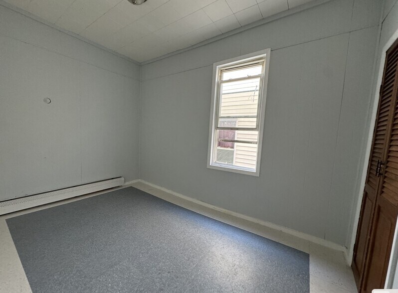 Building Photo - 96 Brown Pl