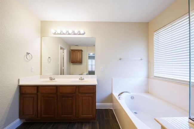 Building Photo - 3300 Etheredge Dr
