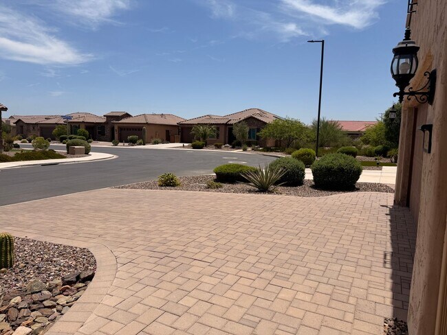Building Photo - 2 Bed 2 Bath + Den Long-Term Rental in Anthem at Merrill Ranch!
