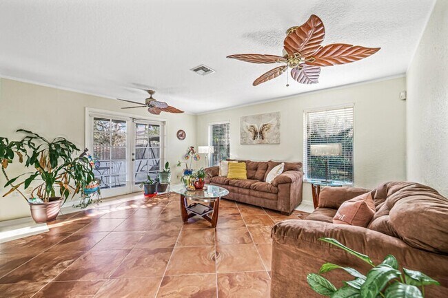 Building Photo - 1242 Wyndcliff Dr