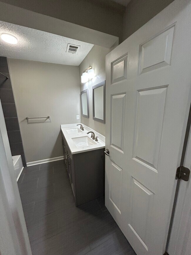 Building Photo - 1107 Smith St SW