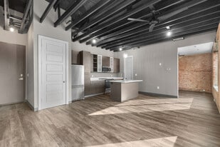 Building Photo - 901 9th St