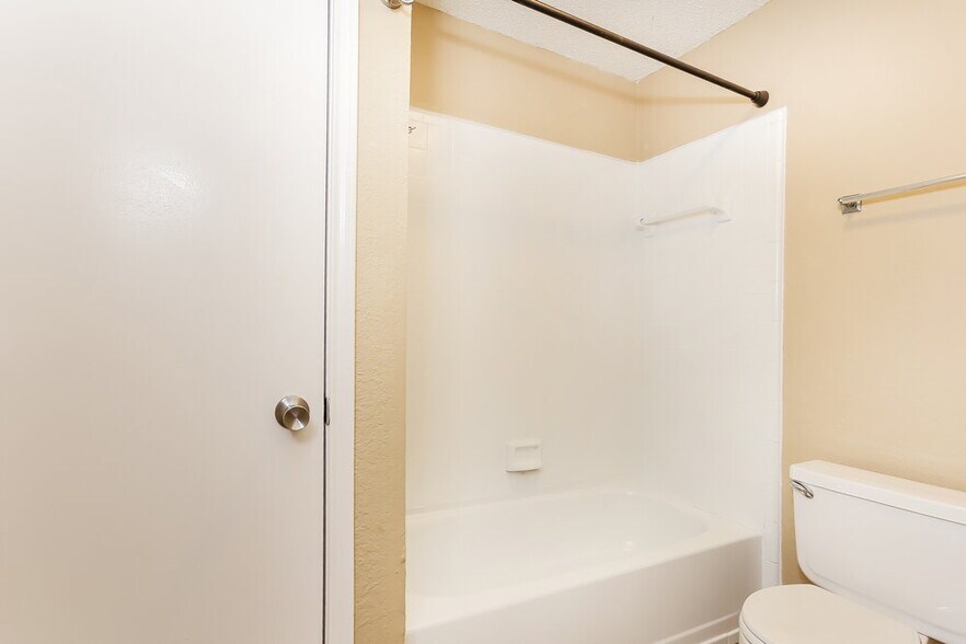 Building Photo - 6306 Twin Maple Ct