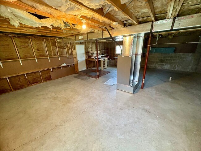Building Photo - 3 Bedroom 1.5 Bathroom House Available in Dillsburg!