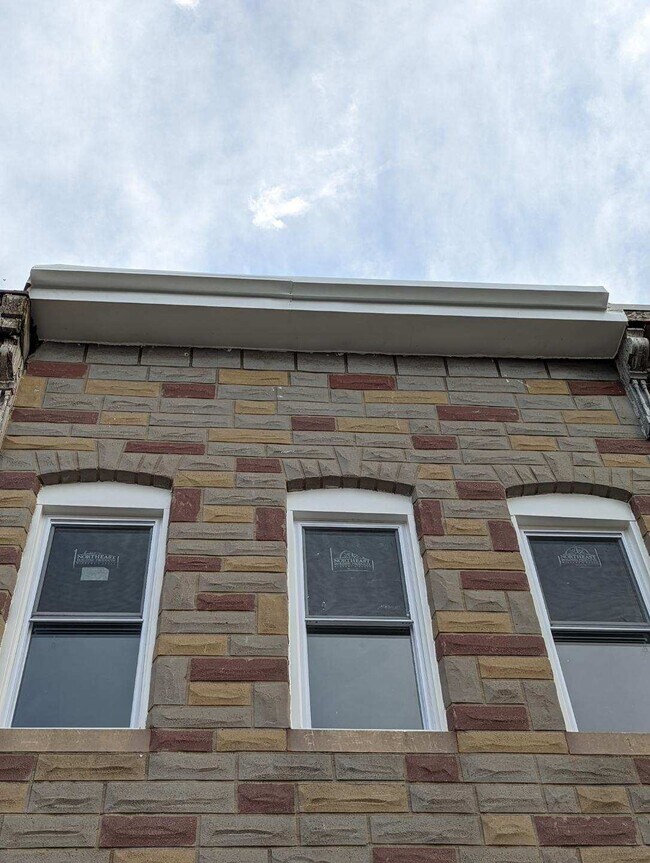 Building Photo - 2027 Wilkens Ave