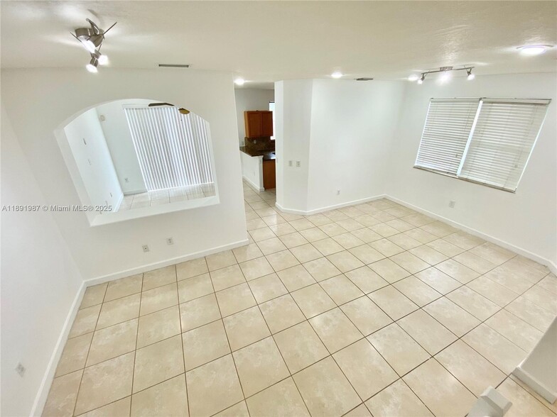 Building Photo - 990 NW 99th Ct