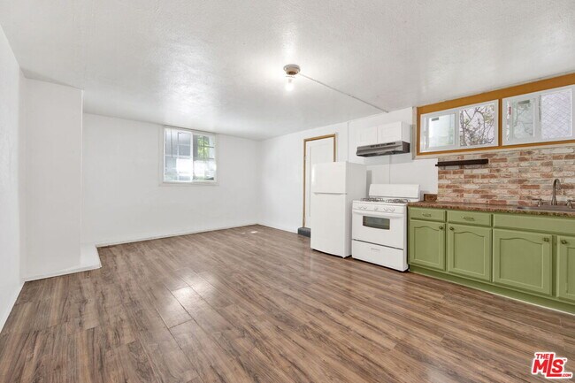 Building Photo - 225 E Garfield Ave