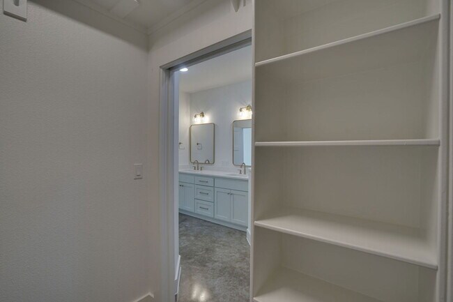 Building Photo - 106 Cardinal Wds