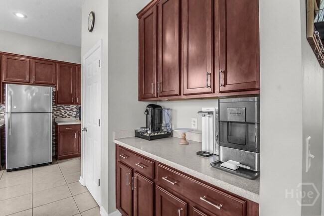Building Photo - 721 Canyon Dr
