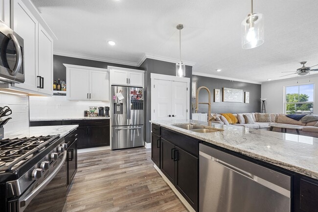 Building Photo - 1436 Indianola Ave