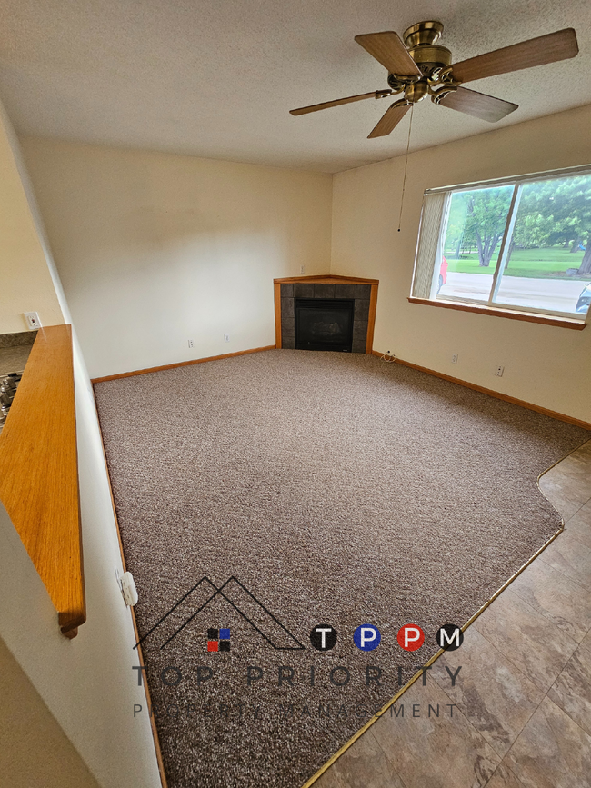 Building Photo - 1 Bedroom | 1 Bathroom Single-Level Unit i...