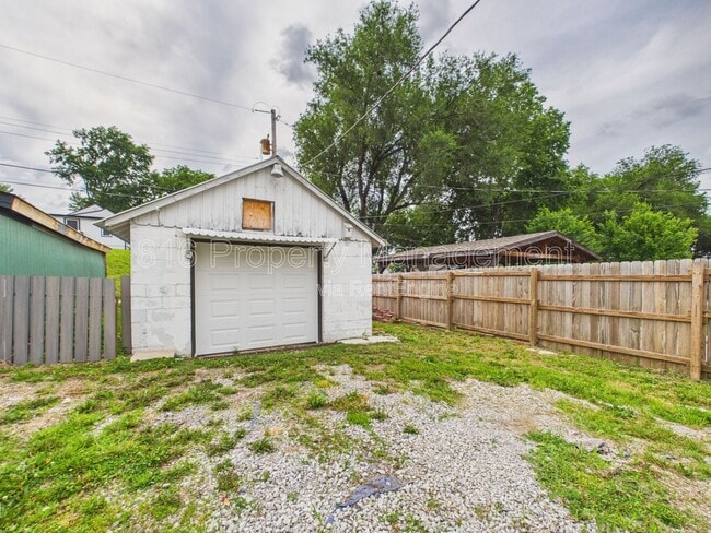 Building Photo - 1222 S 40th St