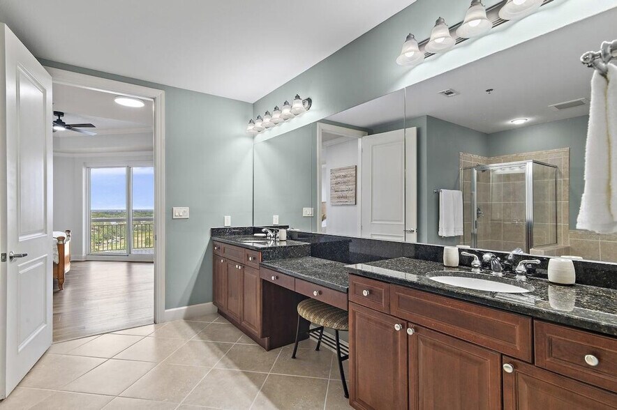 Building Photo - 725 Gulf Shore Dr