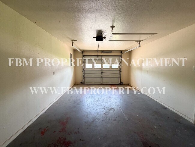 Building Photo - 1219 S Mulberry St