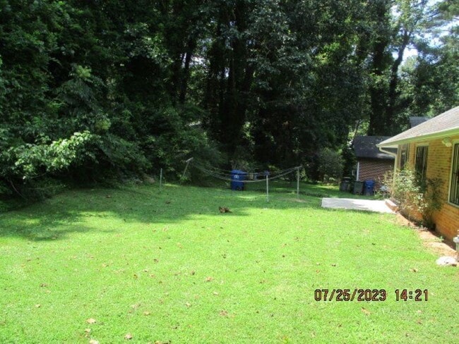 Building Photo - 2032 Rector Dr SW