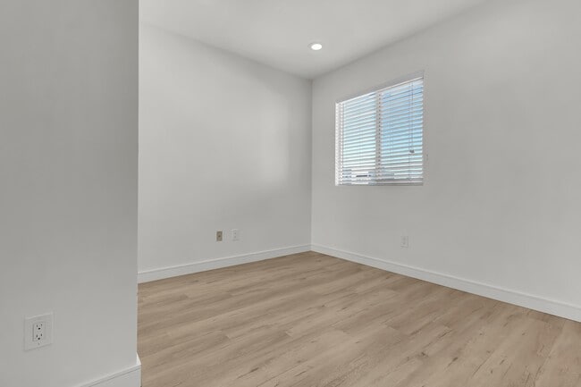 Building Photo - 1846 S Curson Ave