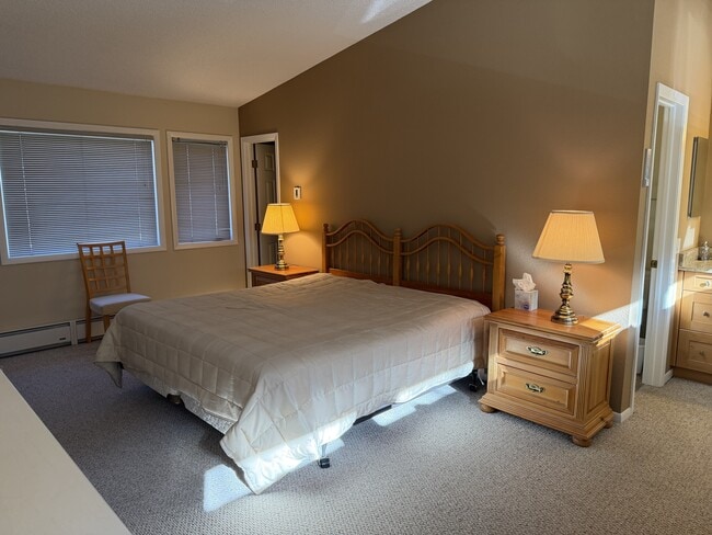 Building Photo - 2833 Kinnickinnick Rd