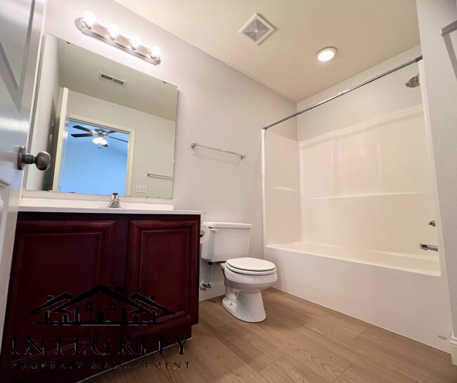 Building Photo - Fenced home close to West Gate of FLW!