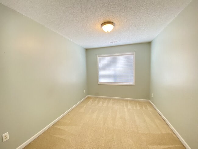 Building Photo - 346 Cresthaven Dr