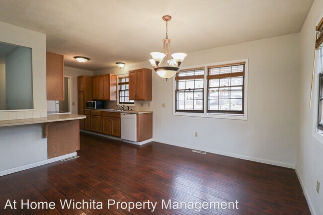 Building Photo - 3 br, 3 bath House - 2215 South Lori Lane