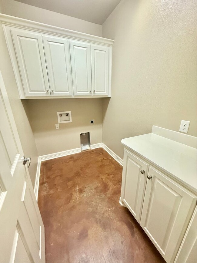 Building Photo - 818 TX-110