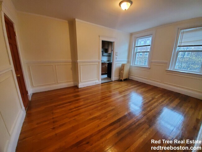 Building Photo - 248 Kelton St