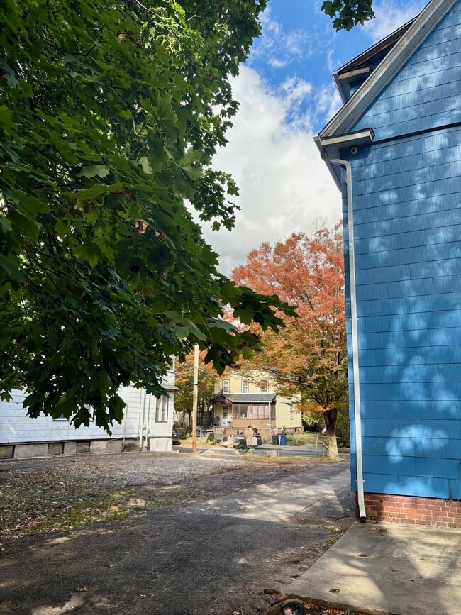 Building Photo - 8 Read St