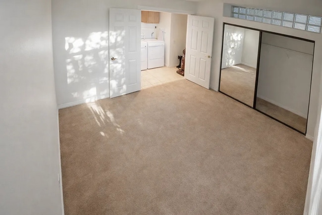 Building Photo - 3587 Cameo Dr