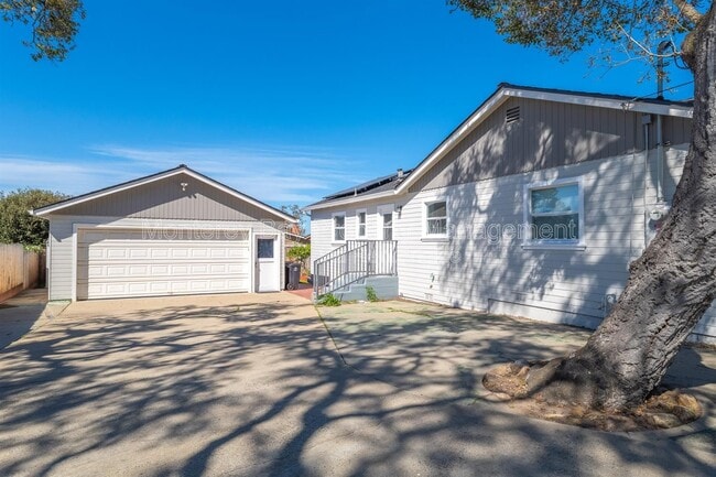 Building Photo - 12 Lilac St