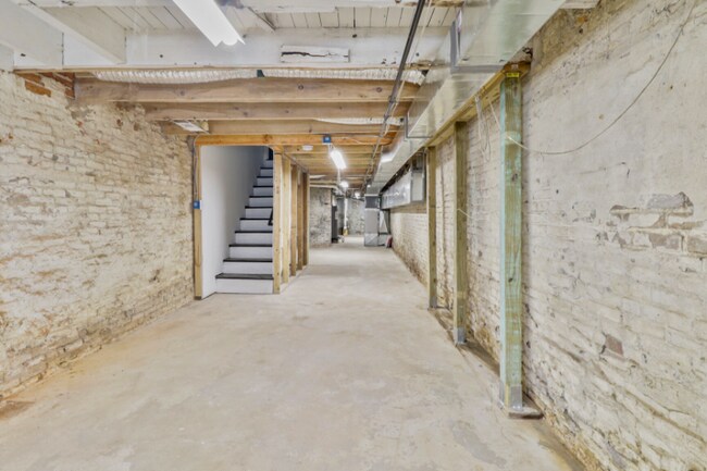 Building Photo - 1706 McCulloh St