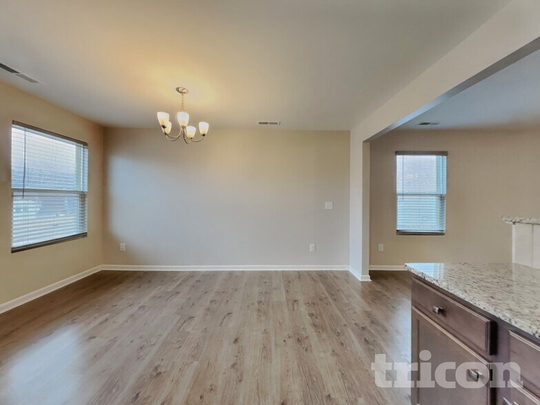 Building Photo - 5008 Shorthorn Way