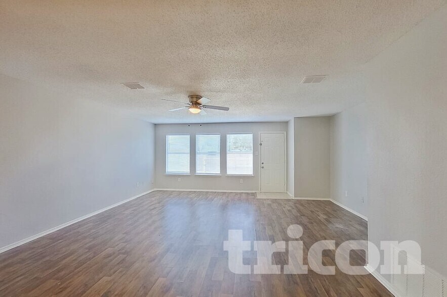 Building Photo - 2922 Marquis Ln