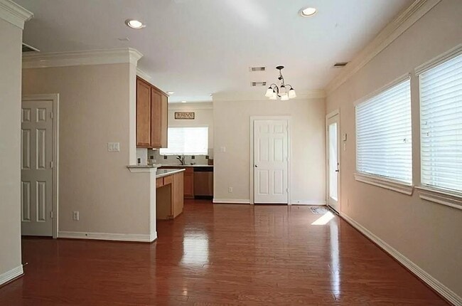 Building Photo - 3518 Clearview Cir