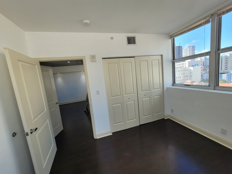 Building Photo - 101 E Flagler St