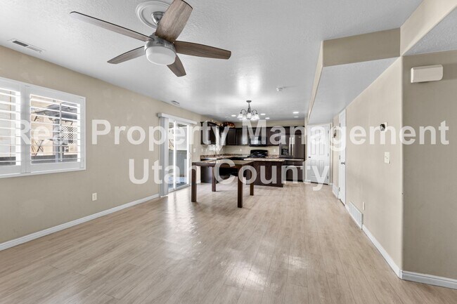 Building Photo - Pleasant Grove Townhome
