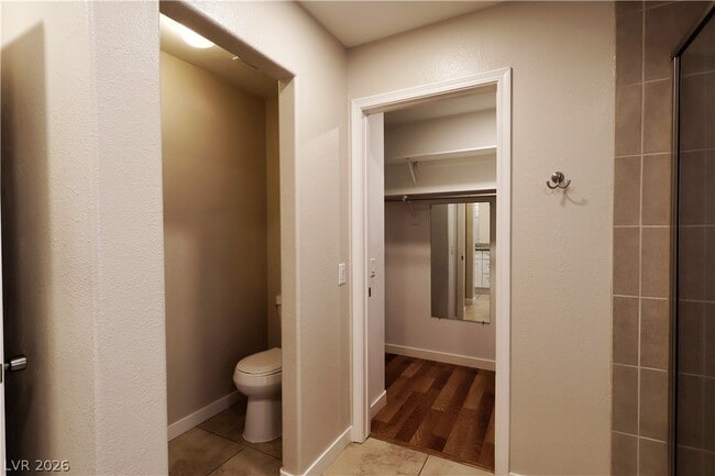 Building Photo - 994 Trackers Glen Ave