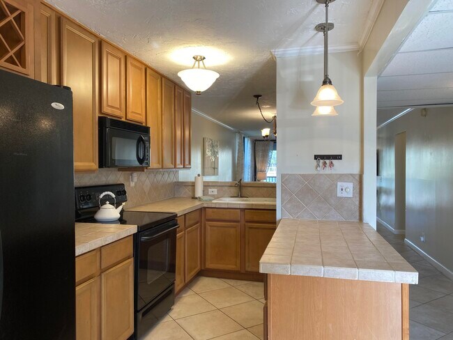 Building Photo - 4 Royal Palm Way