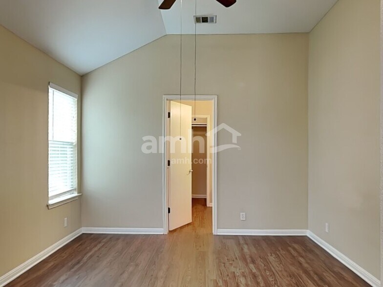 Building Photo - 136 Goddard