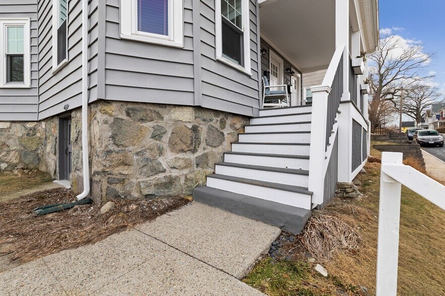 Building Photo - 43 Sherwood St