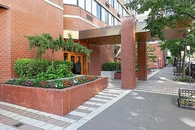 Building Photo - 330 E 75th St