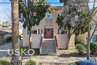 Building Photo - "Charming 1-Bedroom Haven with 800 Sq. Ft....