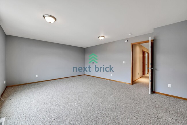 Building Photo - Beautiful 3 Bed, 2.5 Bath Parkside Home – ...