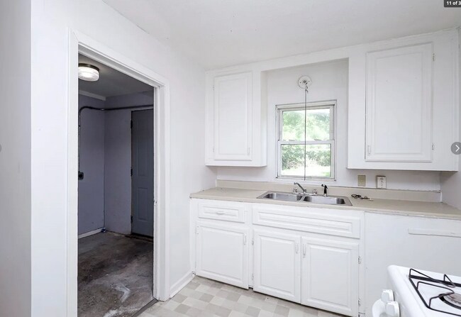 Building Photo - 1738 N Poplar Ave