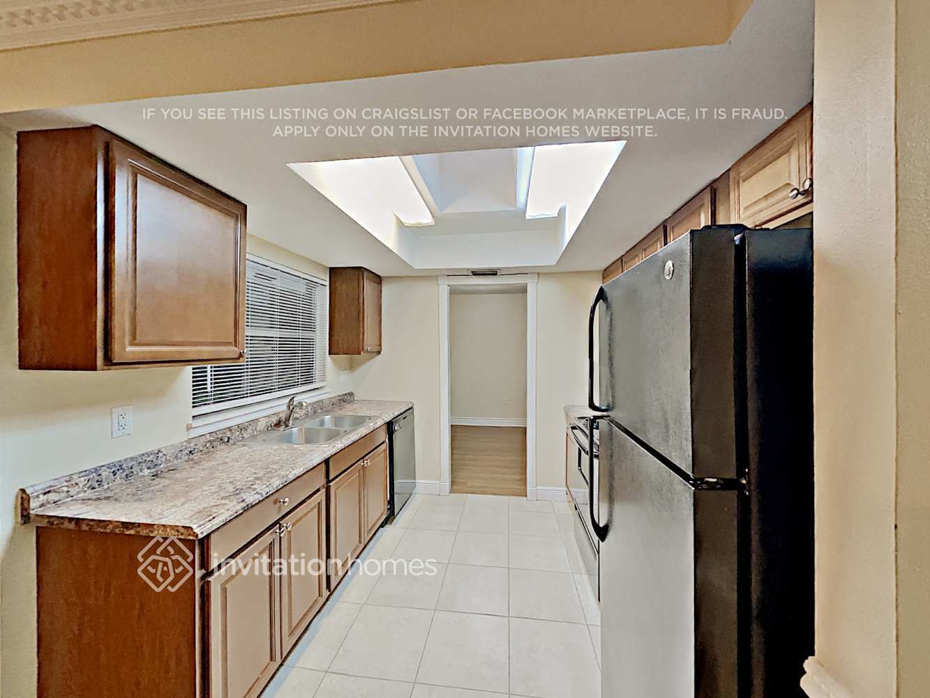 Building Photo - 978 Oak Dr