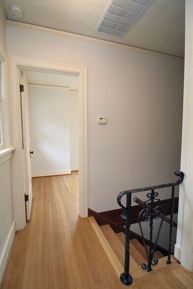 Building Photo - 2904-2914 SE Washington St & 606 SE 29th Ave