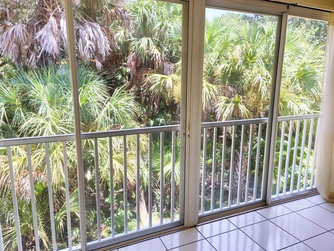 Building Photo - Annual Furnished - Attractive 2 Bedroom 2 Bathroom Plus a Den Condo with 2nd floor Reserve View!