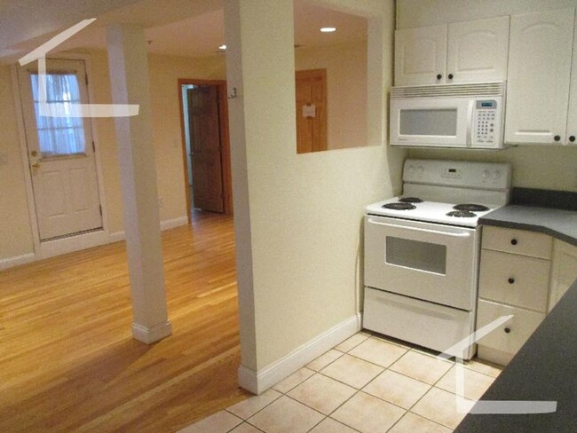 Building Photo - 3 Bed. 2 Full Baths. in Brookline, Steps f...