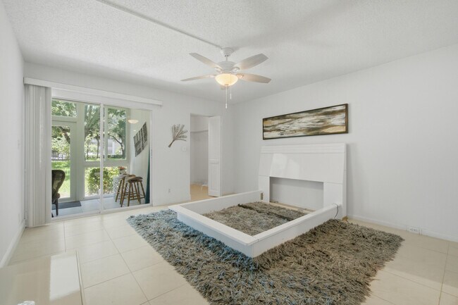 Building Photo - 3002 Portofino Isle