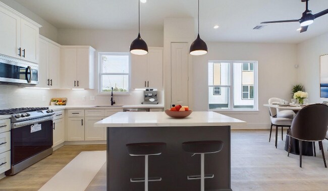 Building Photo - 5212 Pine Tree Dr