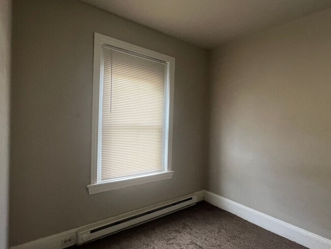 Building Photo - 519 E 9th St